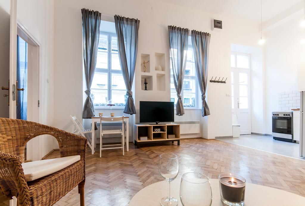 Peppers Apartments - Downtown Будапеща Стая снимка